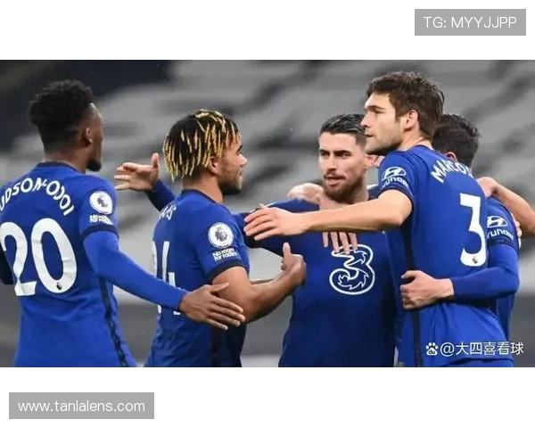 切尔西阵容庞大但表现波动明显，结构问题在本赛季逐步体现，稳定性面临考验
