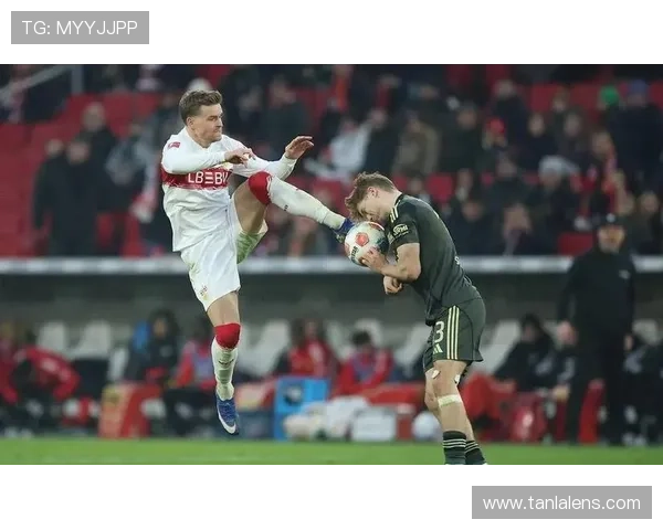 多特蒙德防线频频被打穿,全队站位混乱成主要症结 多特蒙德防线频频被打穿,全队站位混乱成主要症结